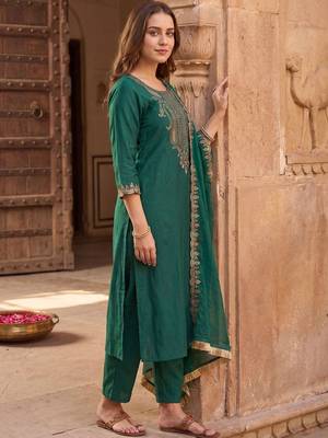 Women Ethnic Motifs Embroidered Thread Work Liva Kurta with Trousers & With Dupatta 2