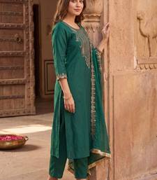 Women Ethnic Motifs Embroidered Thread Work Liva Kurta with Trousers & With Dupatta