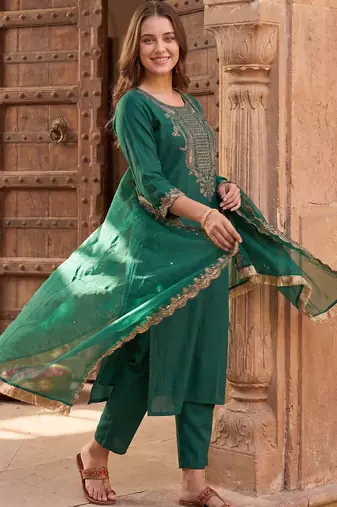 Women Ethnic Motifs Embroidered Thread Work Liva Kurta with Trousers & With Dupatta
