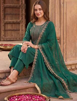 Women Ethnic Motifs Embroidered Thread Work Liva Kurta with Trousers & With Dupatta 5