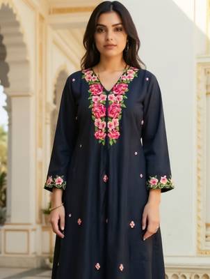 Women Floral Embroidered Kurta with Trousers 1