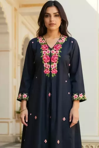 Women Floral Embroidered Kurta with Trousers