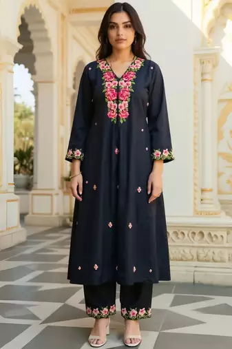 Women Floral Embroidered Kurta with Trousers
