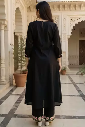 Women Floral Embroidered Kurta with Trousers