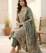 Women Ethnic Motifs Kurta with Trousers & With Dupatta