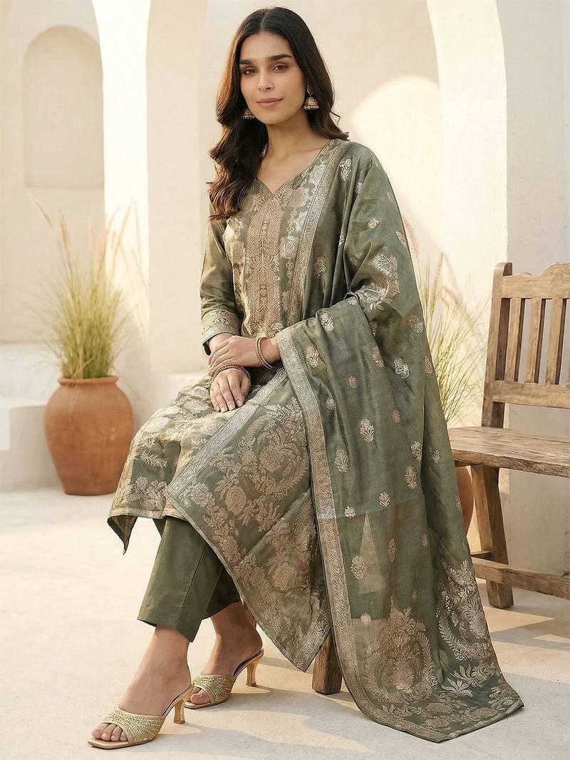 Women Ethnic Motifs Kurta with Trousers & With Dupatta