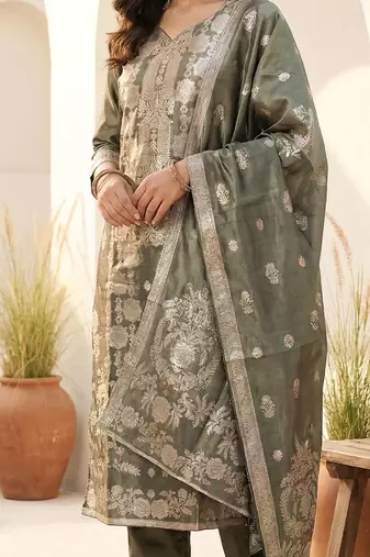 Women Ethnic Motifs Kurta with Trousers & With Dupatta