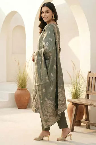 Women Ethnic Motifs Kurta with Trousers & With Dupatta