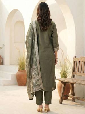 Women Ethnic Motifs Kurta with Trousers & With Dupatta 5