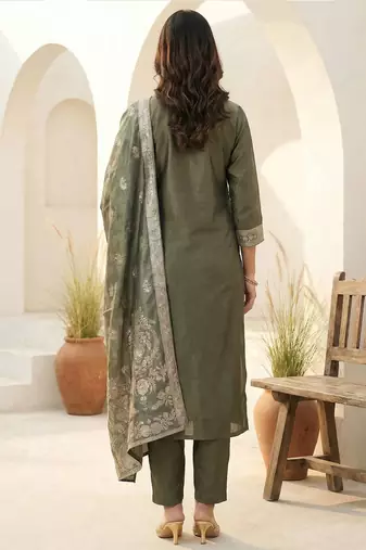 Women Ethnic Motifs Kurta with Trousers & With Dupatta