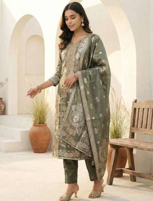 Women Ethnic Motifs Kurta with Trousers & With Dupatta 6
