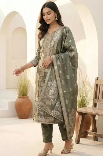 Women Ethnic Motifs Kurta with Trousers & With Dupatta