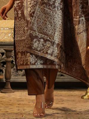 Women Ethnic Motifs Printed Kurta with Trousers & Dupatta 7