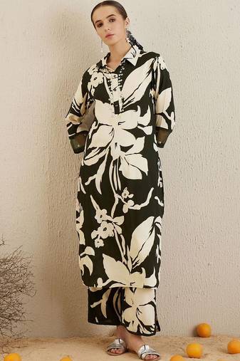 Women Floral Printed Sequinned Kurta with Trousers