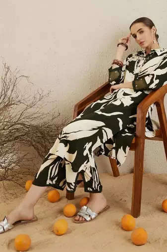 Women Floral Printed Sequinned Kurta with Trousers