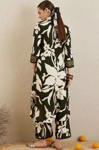 Women Floral Printed Sequinned Kurta with Trousers