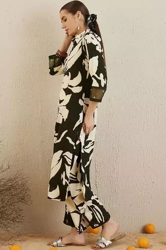 Women Floral Printed Sequinned Kurta with Trousers