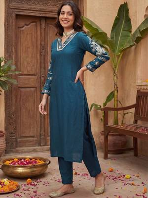 Women Ethnic Motifs Embroidered Thread Work Kurta with Trousers & With Dupatta 3