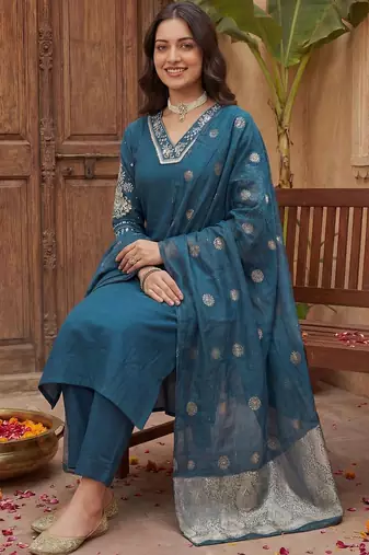 Women Ethnic Motifs Embroidered Thread Work Kurta with Trousers & With Dupatta