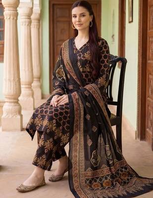 Women Printed Mirror Work Cotton Kurta with Trousers & With Dupatta 5
