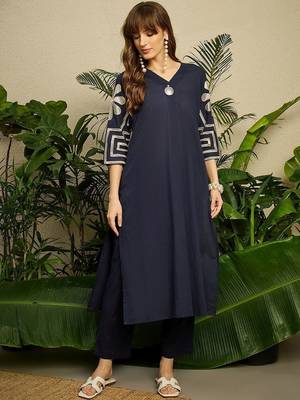 Women Ethnic Motifs Embroidered Thread Work Cotton Kurta With Trouser 1