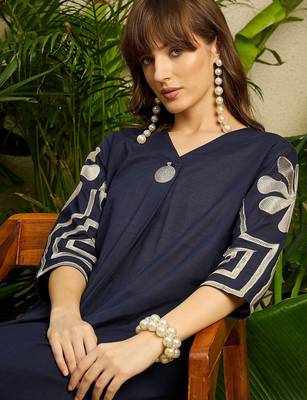 Women Ethnic Motifs Embroidered Thread Work Cotton Kurta With Trouser 2