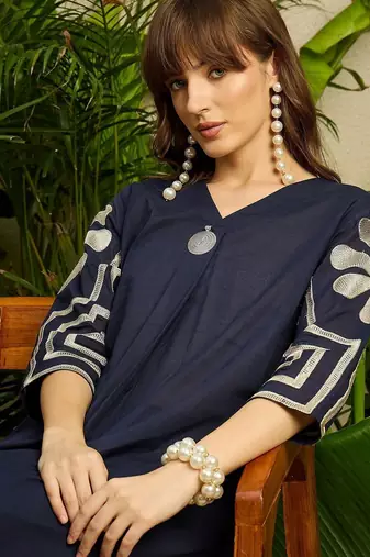 Women Ethnic Motifs Embroidered Thread Work Cotton Kurta With Trouser