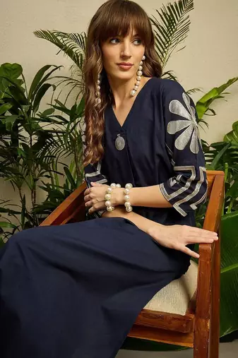 Women Ethnic Motifs Embroidered Thread Work Cotton Kurta With Trouser