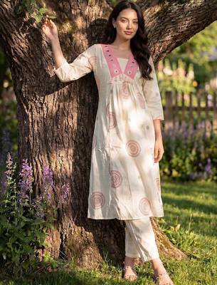 Women Ethnic Motifs Printed Mirror Work Cotton Kurta with Trousers 4