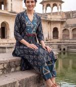 Women Floral Printed Cotton Kurta with Trousers