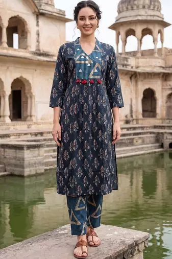 Women Floral Printed Cotton Kurta with Trousers