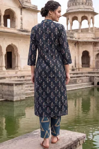 Women Floral Printed Cotton Kurta with Trousers
