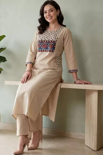 Women Ethnic Motifs Printed Cotton Kurta with Trousers