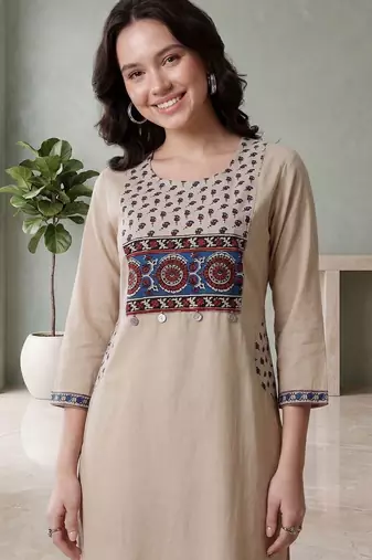 Women Ethnic Motifs Printed Cotton Kurta with Trousers