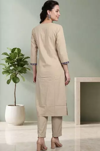Women Ethnic Motifs Printed Cotton Kurta with Trousers