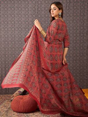 Geometric Printed Mirror Work Cotton Kurta With Trousers & Dupatta 4