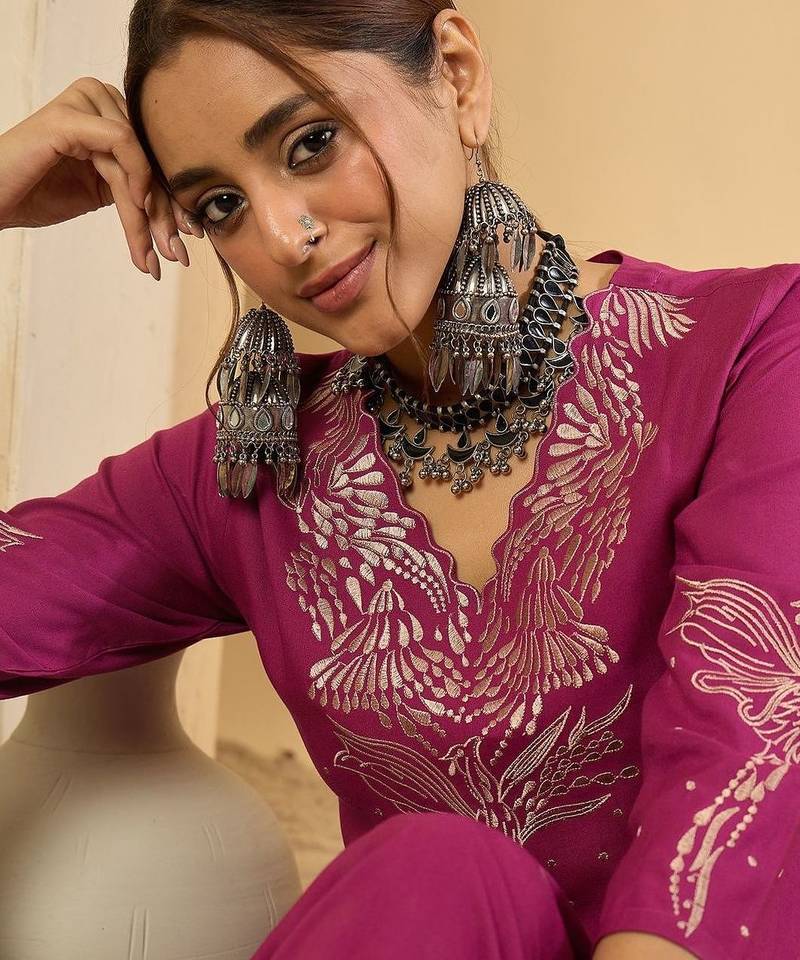 Women Ethnic Motifs Embroidered Thread Work Kurta with Trousers