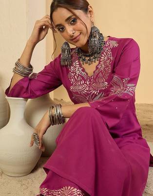 Women Ethnic Motifs Embroidered Thread Work Kurta with Trousers 7