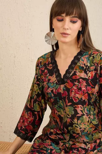 Floral Printed V-Neck Straight Kurta with Trousers