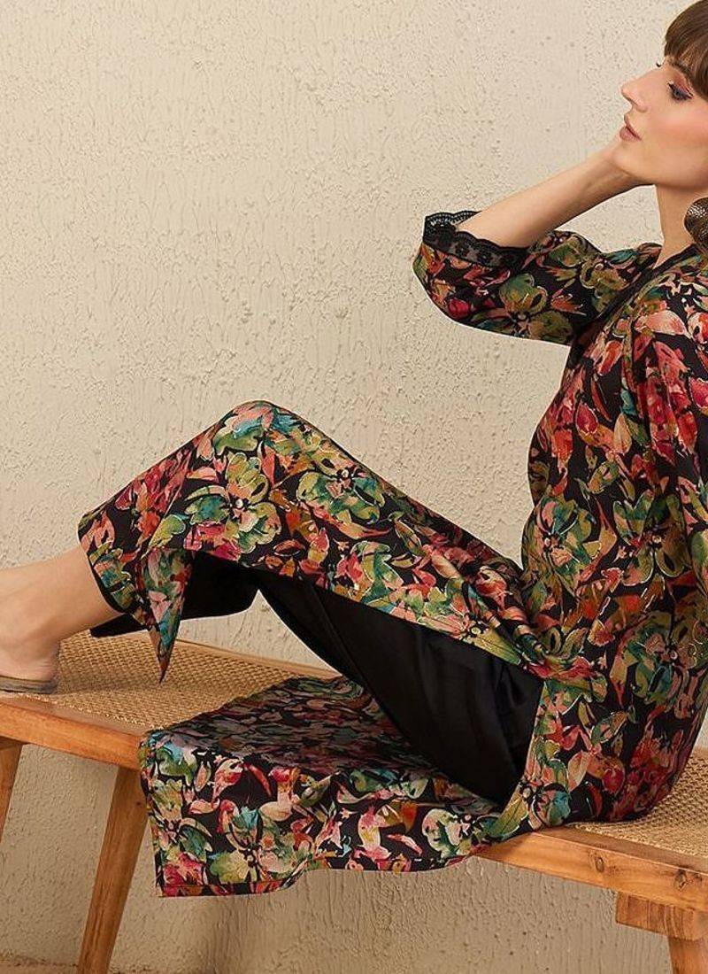 Floral Printed V-Neck Straight Kurta with Trousers