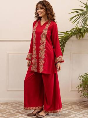 Women Ethnic Motifs Embroidered Thread Work Kurta with Palazzos 1
