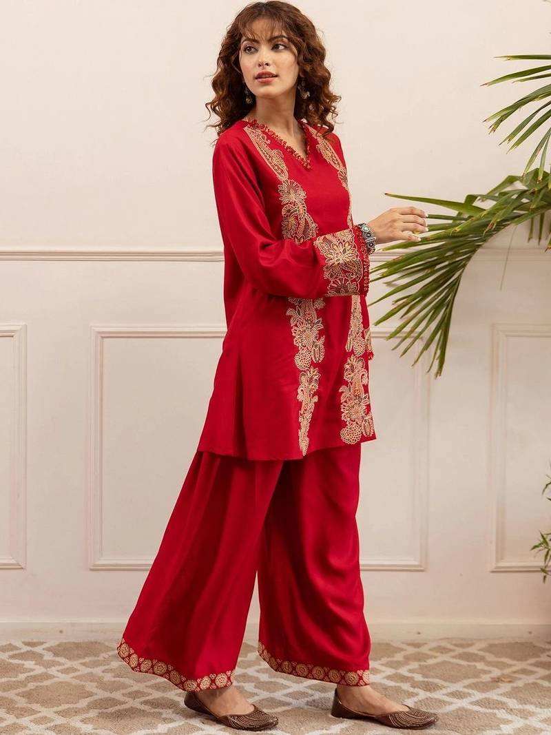 Women Ethnic Motifs Embroidered Thread Work Kurta with Palazzos
