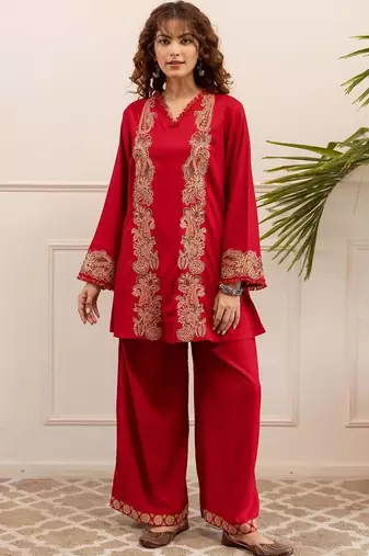 Women Ethnic Motifs Embroidered Thread Work Kurta with Palazzos