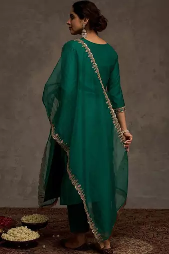 Women Ethnic Motifs Embroidered Liva Kurta with Trousers & With Dupatta