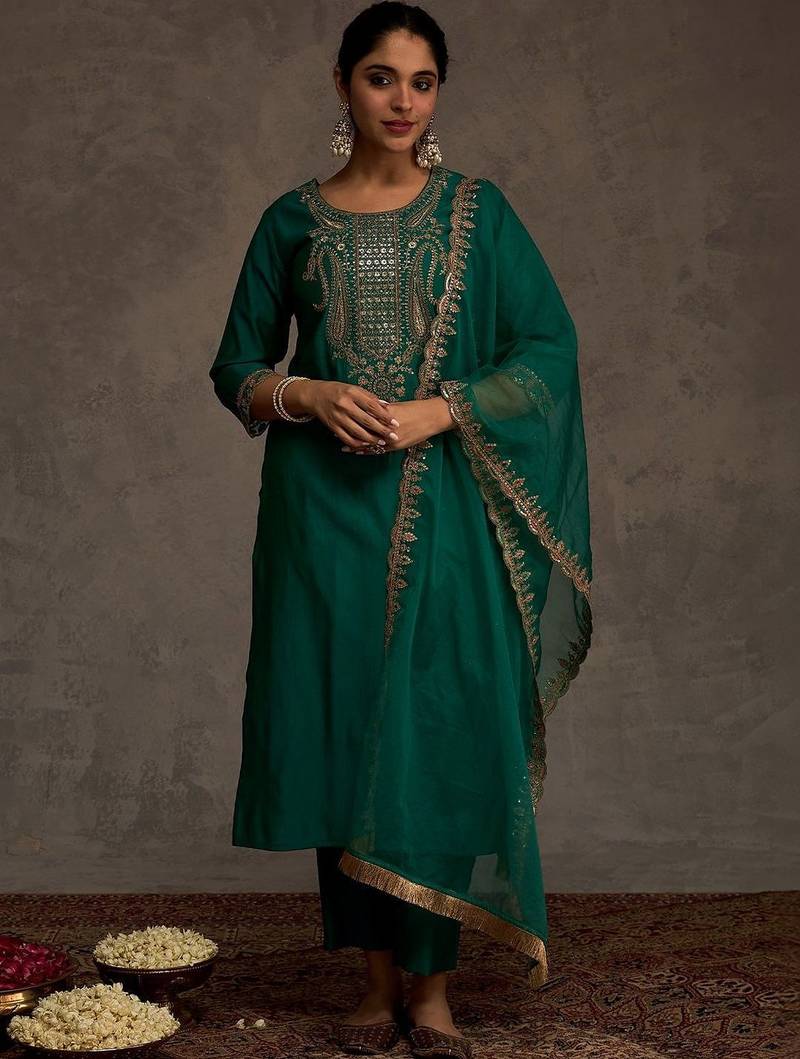 Women Ethnic Motifs Embroidered Liva Kurta with Trousers & With Dupatta