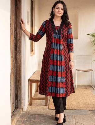 Women Printed Empire Thread Work Cotton Kurta with Trousers 1