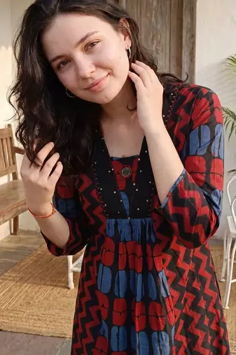 Women Printed Empire Thread Work Cotton Kurta with Trousers