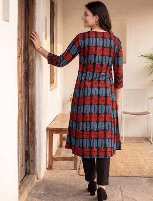 Women Printed Empire Thread Work Cotton Kurta with Trousers 3
