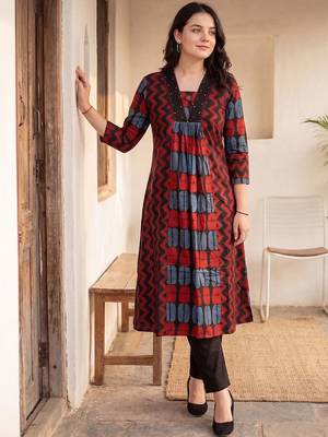 Women Printed Empire Thread Work Cotton Kurta with Trousers 4