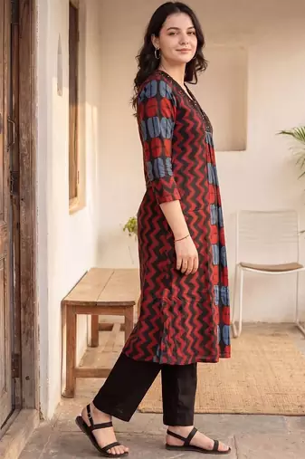 Women Printed Empire Thread Work Cotton Kurta with Trousers